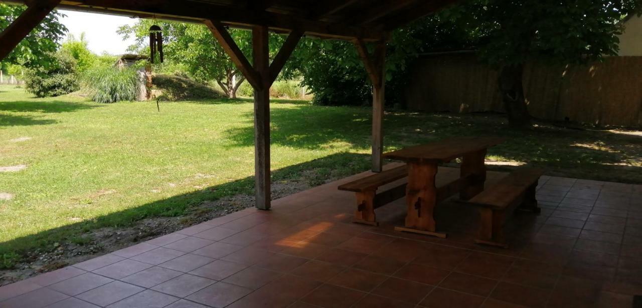 Gesztenye Vendeghaz Ságvár Zewnętrze zdjęcie