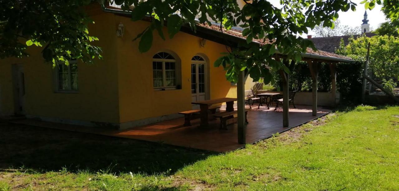 Gesztenye Vendeghaz Ságvár Zewnętrze zdjęcie